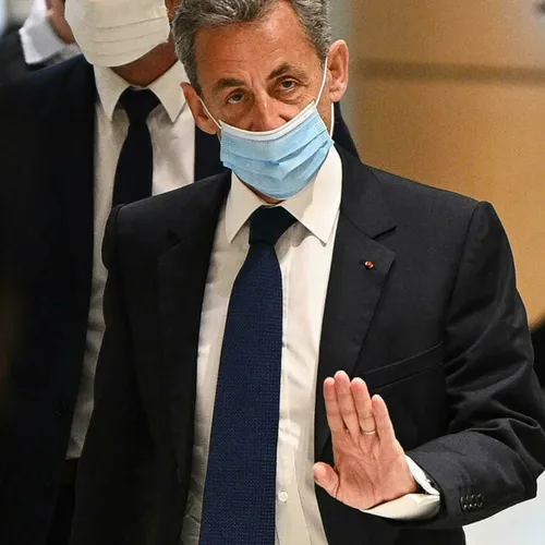 Pourquoi la condamnation de Nicolas Sarkozy étonne-t-elle les chefs...